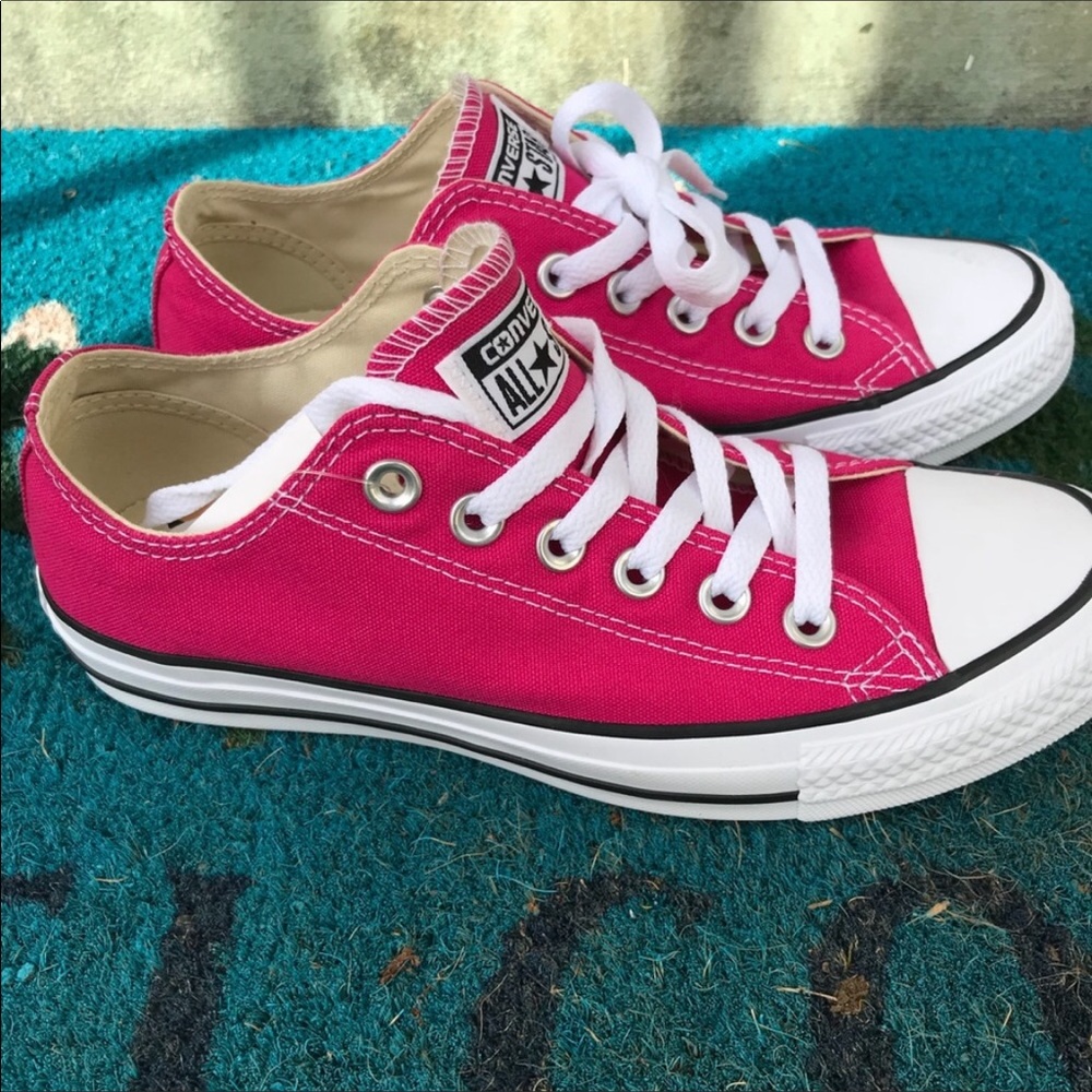 BRAND NEW PINK CONVERSE